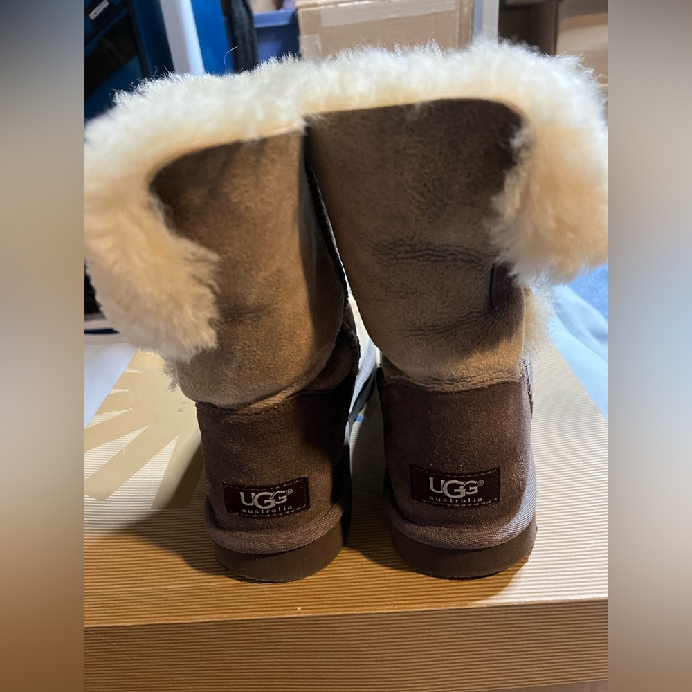 Ugg Bailey Button Bomber Size 7 - image 8